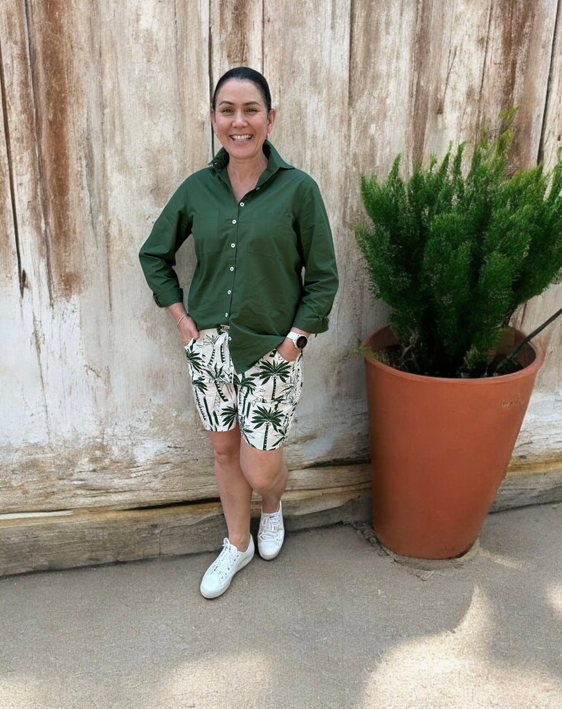 just-fred-shorts-pocket-midlength-palm-print-white-green-floral