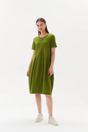 Diagonal seam dress, comfortable, cotton elastane blend. Side pockets 