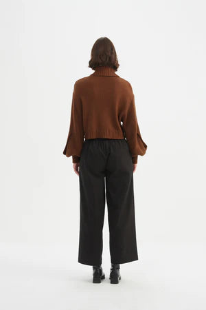 Rib knit contrast adds texture, making it a go-to piece for elevated everyday dressing.

