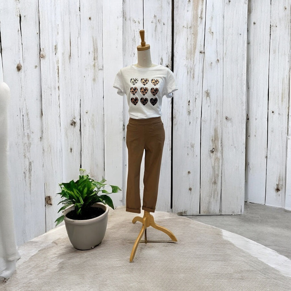 Flattering slim leg design