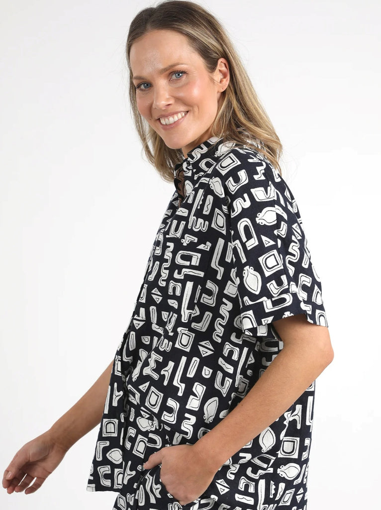 foxwood-etched-geo-print-shirt-navy-white-abstract-geometric-pattern-buttoned-up-coordinate-
