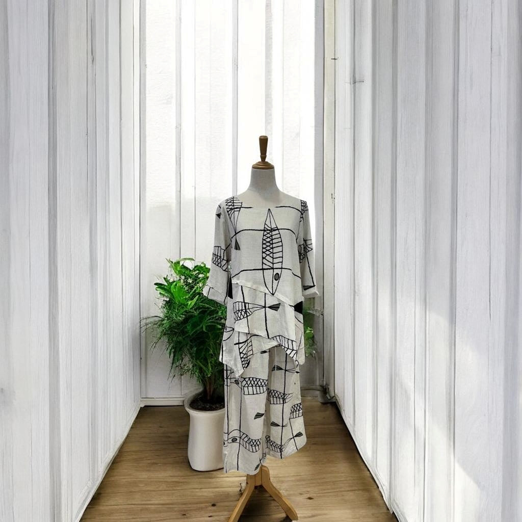 Expertly crafted with a lightweight and breathable 65% linen and 35% cotton blend,